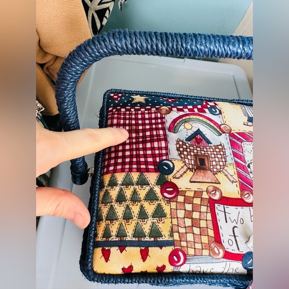 Blue Wicker Vintage Sewing Basket Noah’s Arc Fabric Lid Patchwork Design - Picture 12 of 12